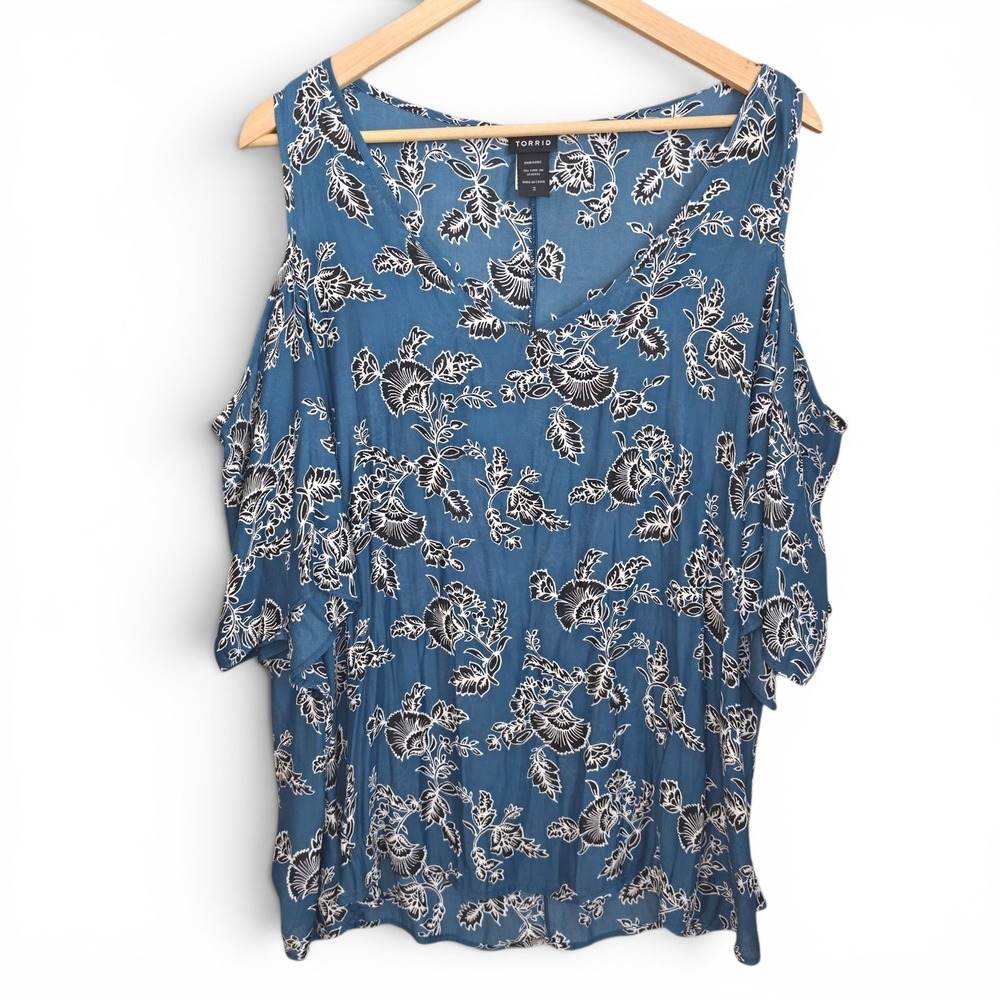 Torrid Top Womens 2 US Plus 2X Blue Floral Print Sheer Cold Shoulder Blouse